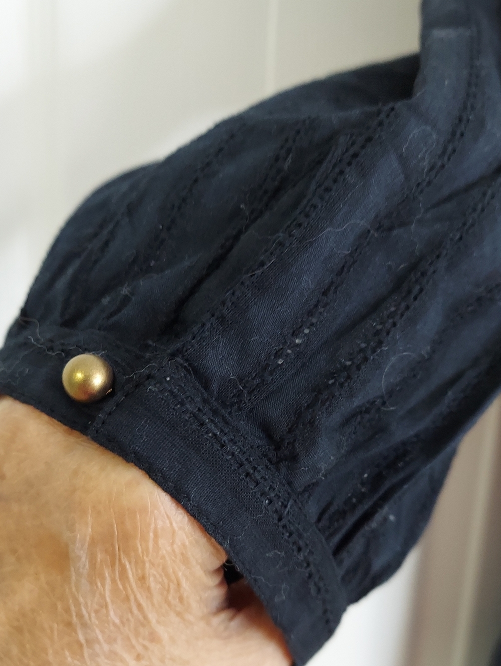 Gloria Vanderbilt Top, Size M, Cotton, Black, Open weave, Gold Buttons - Picture 7 of 10